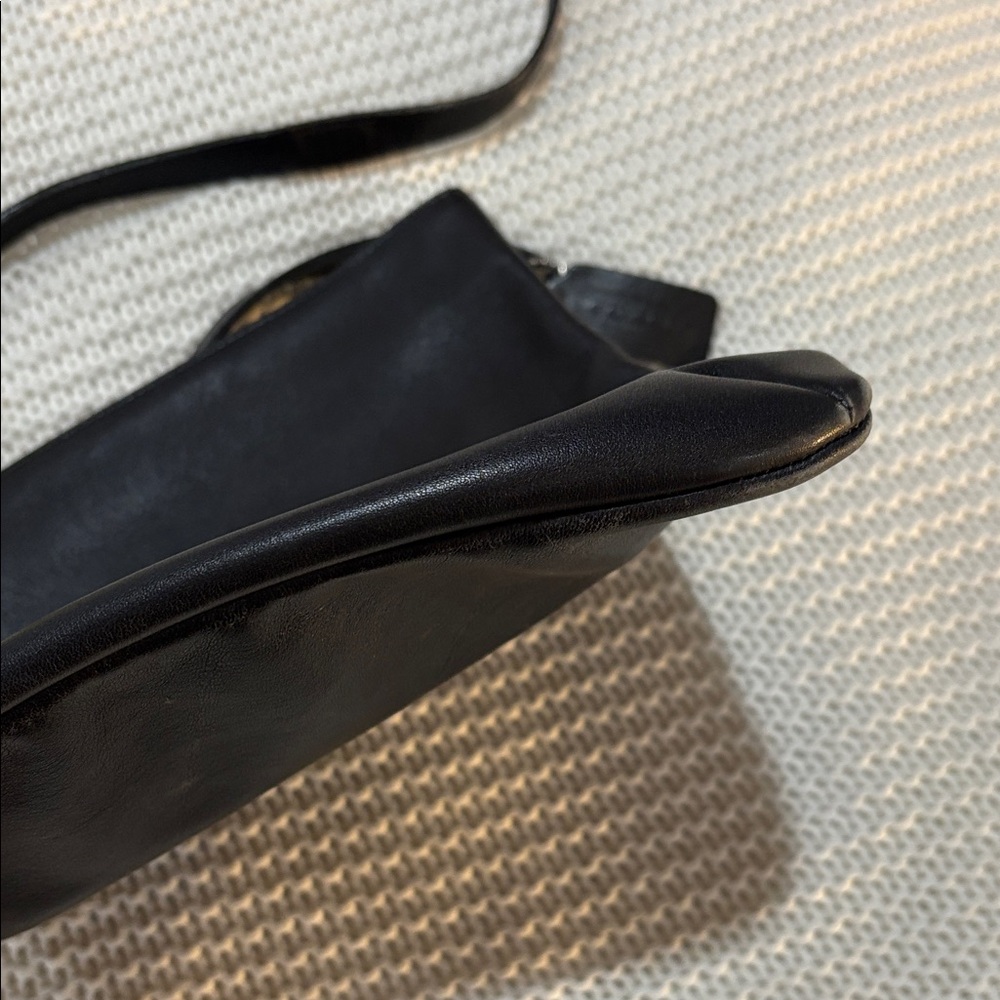 Vintage Coach Black Leather Shoulder Bag - Picture 7 of 14